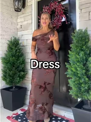 This one shoulder/ off shoulder bodycon dress is stunning. The big floral embroidery gives it a settle statement. Runs true to size.  #womensdresses #bodycondress #offshoulderdress #oneshoulderdress #embroiderydress 