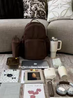 My backpack finally came in✨it comes with a detachable lunch bag, fits a 15.6”laptop and 40oz Stanley cup🤎#bagsmart #schoolbackpack #backtoschoolhaul #backtoschoolshopping #collegebag 