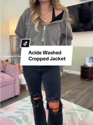 The quality of this acid washed cropped jacket is 10/10. These will sell out! @Arssm 