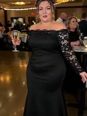 “When the dress makes you feel like the main character. 🖤✨”#weddingquestdress #curvyfashion#bodypositivity
#curvystyle#midsizefashion