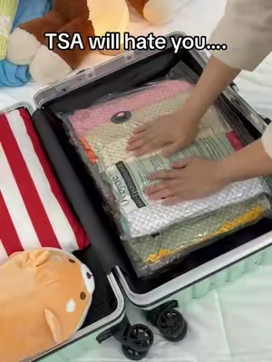 💁💕Small device, big storage upgrade.#organizationtips #packinghack #smartliving #travelproducts #vacuumbags