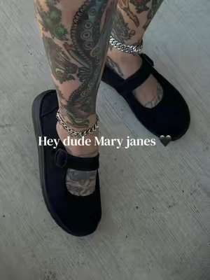 Sooo comfy 🥹🖤 if you’re a half size then size up! @HeyDude #heydudeshoes #maryjaneshoes #altoutfits #altmom #darkaesthetics 