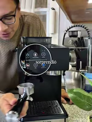 ☕ Ahora preparo mi café favorito sin salir de casa. Esta cafetera hace espresso, cappuccino y latte en minutos, y el sabor me sorprendió. #coffee #coffeetime #espresso #homecoffee #kitchenfinds 