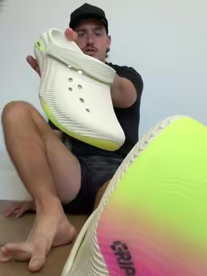#crocsmellowrecovery #crocsmellow #crocsslides #crocs #tiktokshopcreatorpicks 