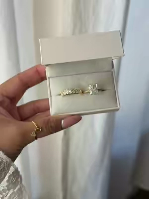 Just look at that sparkle ✨ #ringset #engagementring #travelring #weddingring #weddingringset 