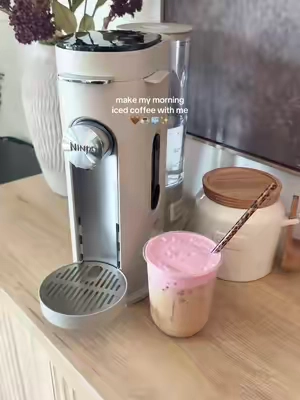its finally back! if you’ve been waiting, now is your chance.. I love that it brews both pods and grounds, has a built in frother, and even has a brew over ice setting for the perfect iced coffee every time ☕️✨

#ninjacoffeemaker #icedcoffeeathome #coffeetok #coffeebar #coffeemachine 