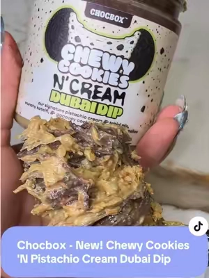 Pistachio Cream and Cookies and Cream Marshmallow Fluff 🤤 #dubaidip #chocboxdubaidip #cookiesncream @CHOCBOX ✨ #tiktokshopcreatorpicks #tiktokshopsummersale Chocbox Chewy Cookies 'N Cream Dubai Dip - Pistachio Cream and Cookies and Cream Marshmallow Fluff