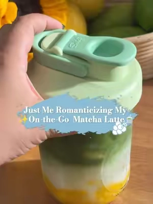 Just me romanticizing my On-The-Go matcha latte 😍#fyp #foryoupage #tiktokmademebuyit #masonjar #matchalatte #matchalover #matchatok #soligtmasonjarlids #homemade #EasyRecipe 