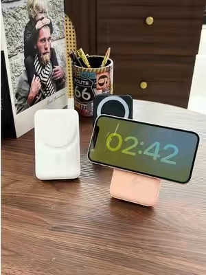 TikTok made this power bank way too cheap!👀🤯🔥 #DealsforYouDays#TikTokShopDealsforYouDays #fyp #wirelesscharging #magneticpowerbank
