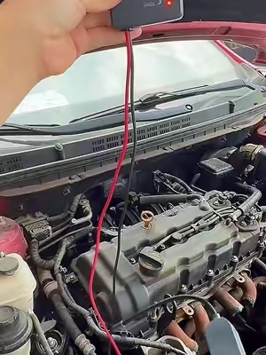 Atraviesa el aislante. Nada de cortar ni adivinar. Si oyes pitido, puedes usarlo. Olvídate de pasar horas adivinando y pelando cables. Este localizador 2026 te dice al tiro dónde está la falla. Sirve para auto, casa y electrodomésticos. Link en el video. #DiagnósticoEléctrico #AhorraTiempo #cartiktok  #carsafety #carrepair 
