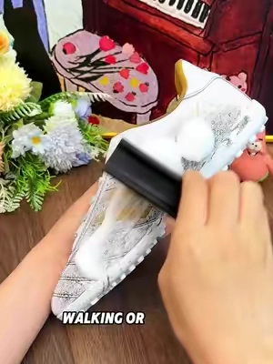 The brush and foam combo makes shoe cleaning way easier. #ShoeCleaningKit #SneakerCleaner #CleaningTools #CleanTok#sopami 