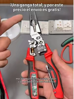 ¡Deja de cargar una bolsa de herramientas pesadísima! 🛠️ Esta pinza digital RICHRIG 5 en 1 es una herramienta de reparación que lo cambia todo. Corta cables de uso rudo sin esfuerzo, pela a la perfección con su rodillo ajustable, poncha terminales súper firme, Y además tiene un probador de voltaje digital integrado para que nunca más adivines cuál es el cable vivo, ¡e incluso detecta dónde está roto el cable en un solo segundo! ⚡️ ¡Aprovecha la oferta de tiempo limitado con envío gratis ahora mismo! ¡Link abajo! 👇  #electrician #herramientas #wirestripper #diyproject #tiktokshop