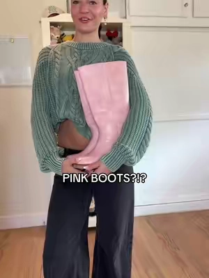 They’re so cute #pinkboots #backtoschool #shoes #boots #fashioninspo 