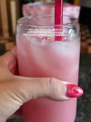 I cant actually believe how good this stuff tastes 🥥🍓✨️ @Lindsay Arnold Cusick knew what she was doing with this one because omg 🤤 #preworkout #workout  #workoutroutine  #momhack  #workoutmotivation 