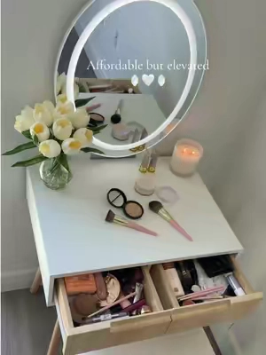 The most beautiful vanity for smaller spaces 😍🤍🪞 #makeupvanity #vanity #roomdecor #beautyroom #furniture 