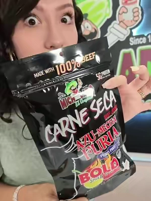Tag your friend that ❤️’s spicy in the comments 😋👇 #carneseca #srmichelado #spicy #beefjerky #protein 