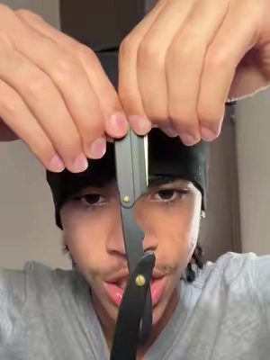 Literally don’t have to spend money on razor for another 5 months lmao#tiktokshop #uptopia #straightrazor 