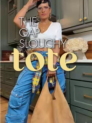 The perfect accessory! GAP Vegan Suede Slouchy Tote Bag in Honey Brown 💛 #totebag #slouchytotebag #suedebag #gaptotebag #pursetok @Gap 