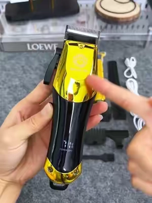 ✂️💈 ¡Metas de corte de pelo para hombres! Líneas limpias, degradado perfecto y un estilo que llama la atención. Tu mejor look empieza aquí. ##tiktokshopsummersale #barbershop #cortesdepelo #men #barber 