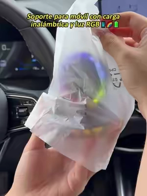 3 razones por las que todo conductor necesita este soporte para coche: 1️⃣ Carga inalámbrica rápida de 15 W ⚡ 2️⃣ Brazos de silicona de sujeción automática 🤖 3️⃣ Ángulo de 360° + brillo RGB 🌈 ¡Consigue el tuyo mientras todavía está a la venta a continuación! 👇 #Carhacks #topcargadgets #carowner #usefulgadgets #Tech