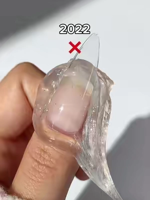 Old glues gave up so fast... but this new formula just hits different. 💅✨#easynails #gelxnails #nailhack #nailglue #fypage 