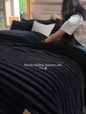 One bedding set. Every season.#tiktokshopsummersale#SummerSaleDeals #bedsure #moodybedroom #moodybedding #bedroommakeover #bedroomdecor #beddingset #cozy #comforter #bedcomforterset #comforterset #comforterforbed #monochromaticbedding #fresh #blanket