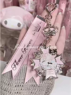 flower knows bag charm!! mini shadow palette is so cute #flowerknows #eyeshadow #bagcharm #flowerknowsmakeup #cute @Flower Knows Makeup 
