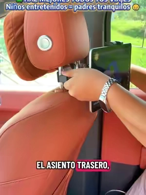 Toda mamá que viaja por carretera necesita esto en el coche 🙌 Menos quejas, menos caídas y un viaje más tranquilo. #momlife #carhack #backseatphoneholder #roadtrip #caressentials
