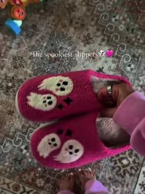 SO STINKIN CUTE #halloween #spookyszn #slippers #comfy #tiktokmademebuyit 