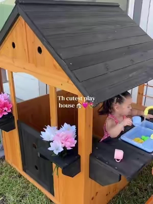 We love it 💗 #playhouse #outdoorplayhouse #toddlersoftiktok #MomsofTikTok #tiktokshop 