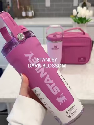 stanley understood the assignment with this color 🌸🤍 #stanley #stanleyshakerbottle #stanleycollection #lunchbag #waterbottle 