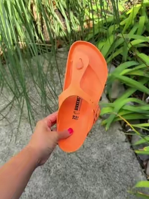 I got the color Papya! 🌴🍍✨ #birks #birkenstocks #summersandals 
