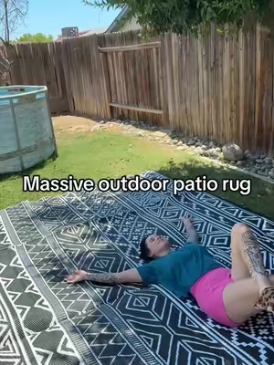 Outdoor Rug that's cute and durable! #outdoorrug #rug #washable #patiomakeover @GARVEE 