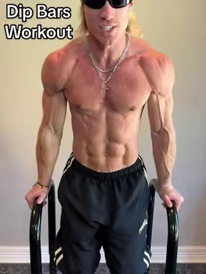 Calisthenics home workout with dip bars 💪  #calisthenics #homeworkout #workout 