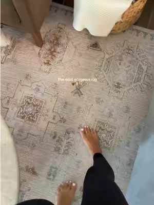 @RugsUSA The most gorgeous rug & so easy to clean!! 🤎 #washablerug #livingroomrug #arearug #neutralrug #rugsusa 