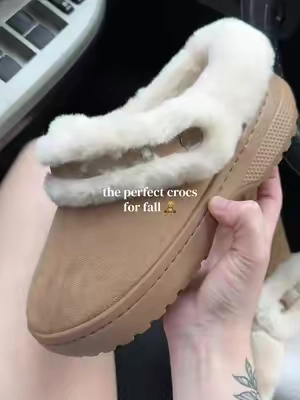#crocs #furlinedcrocs #fuzzyslippers #clogs #fallshoes @Crocs 