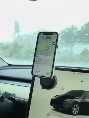 The bracket needed on rainy days is extremely useful.😍😍😍#PhoneMount #CarMount #PhoneHold #TikTokHolidayHaul #NewArrivalsSurge 