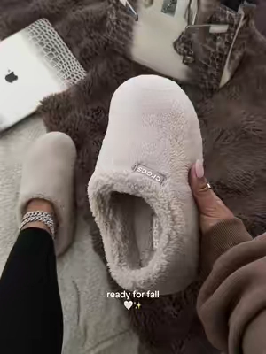 #crocs #crocsslippers #crocsnewarrivals 