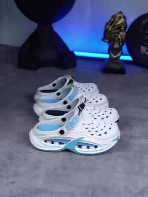Comfortable slippers for men, there are two ways to wear it,which are versatile and fashionable #slippers #comfortable #tiktokshop #DealsForYouDays#SummerWins