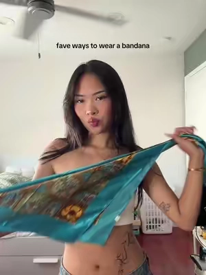 i need more ways to tie it helpp #bandana #outfitinspo 