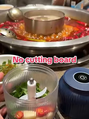 #KitchenHacks #foodchopper #smallkitchen #easymeals #fpy 