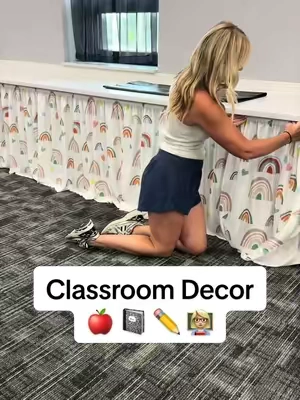Such a simple way to upgrade your classroom decor + hide clutter and clean up your room 👏🏻🫶🏻 #teachers #classroomdecor #classroommusthaves #teacher #teachersoftiktok 