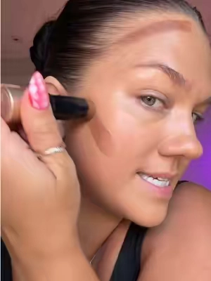 Can they be stopped at this point!? I meeeaann 😳😍 @e.l.f. Cosmetics  #elfcosmetics #bronzerstick #creambronzer #summermakeup #summerturnup 
