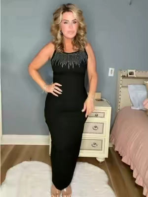 The most stretchy figure flattering maxi that you’re gonna.  Figure flattering with a little bit of bling on the top. It’s perfect for dressing up or dressing down.  #maxi #maxidress #blackdress #dresses #tiktokshopsummersale @chicme 