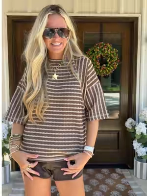 The stripes on this tee are PERFECT!🤎 This tee is one of my favorites and the best quality! So versatile and perfect to wear into fall! #tiktokshopcreatorpicks #stripedtee #falltshirt #everydaytshirt #everydaytee 
