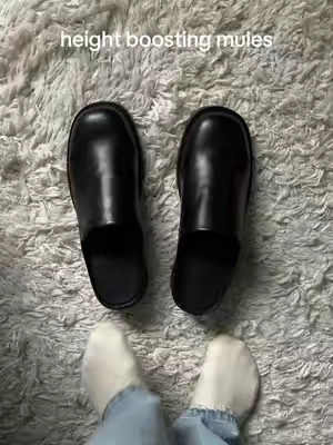 These run large it’s recommended to size down a half size #mules #leathershoes 