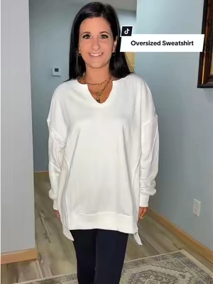 Perfect transition into cooler weather! 🙌🏼 #sweatshirt #casualoutfits #casualstyle #falloutfits 