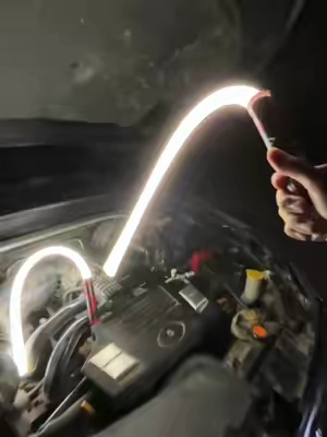 This is so useful for getting in those really tight spaces #flashlight #diytools #mechanictools #tiktokshop #enginelight 