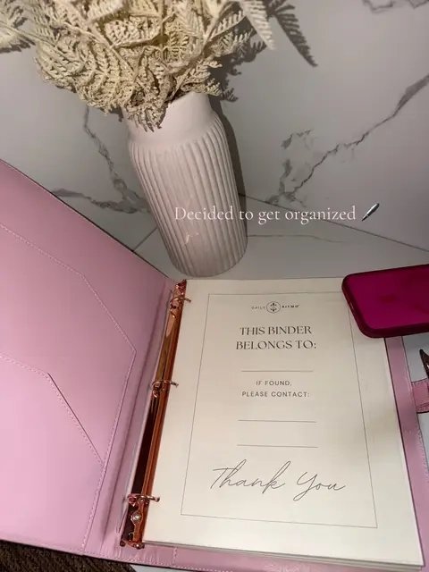 Every girl can get organized with this folder here 💕 #organizer #notebook #summermusthaves #corporatelife #corporatebaddies 