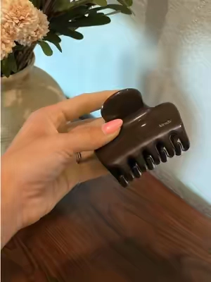 Unfortunately will be wearing my hair up so much more now 😂 #clawclip #hair #hairstyle #workout #clawclips 